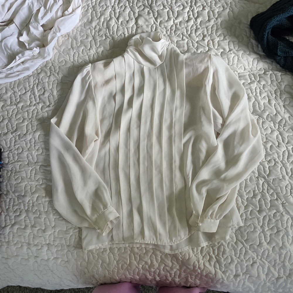 Notations Cream Pleated Women's Blouse